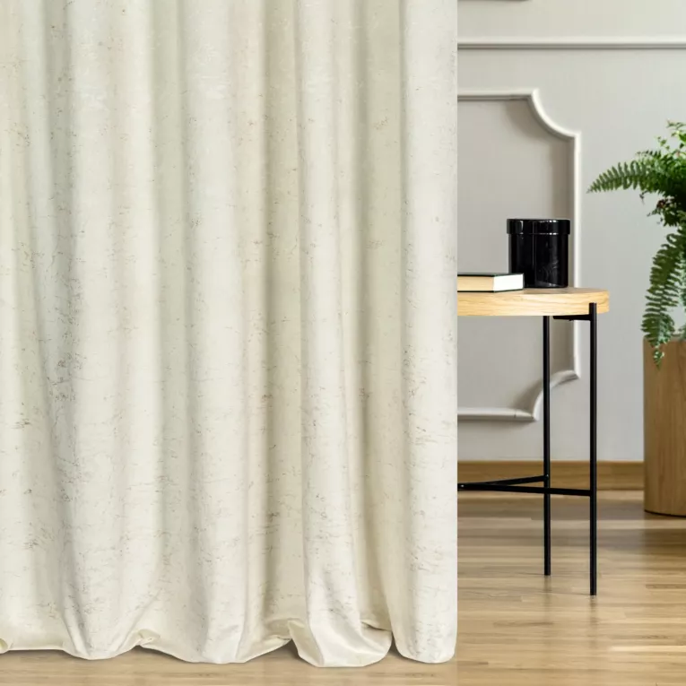 Zasłona szyta na flexach kremowa miękka tkanina welwetowa, ze złotym marmurowym nadrukiem