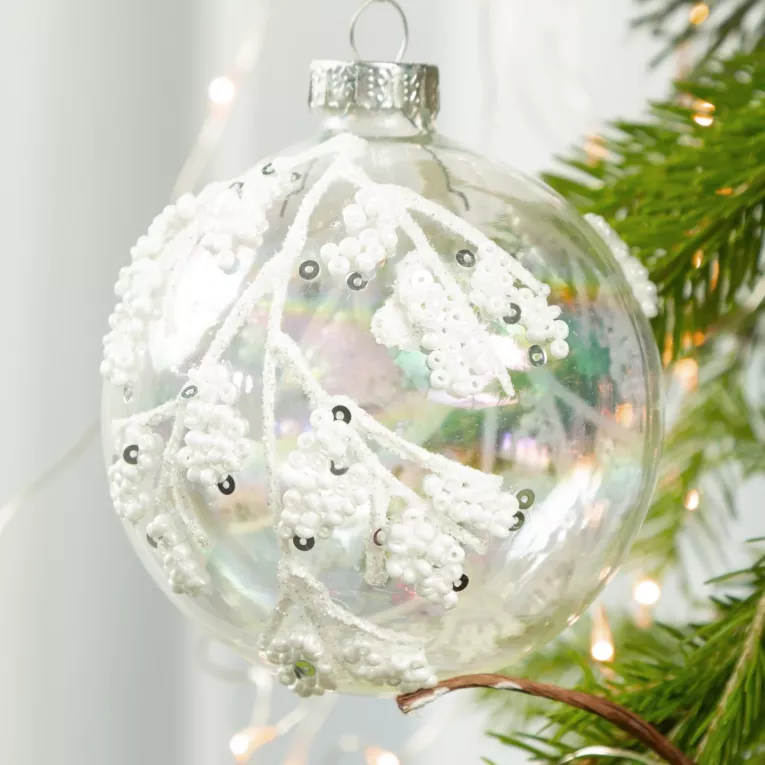Transparentna bombka szklana ręcznie zdobiona  wzorem gałązek z koralikami i cekinami