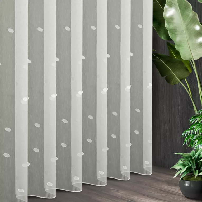 Tkanina firanowa aden, z haftem w duże grochy