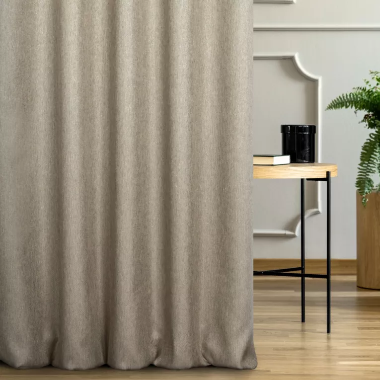 Zasłona szyta na tunelu ciemnobeżowa z tkaniny z dodatkiem połyskującej nici, z widocznym ozdobnym splotem Italissima Eva Minge