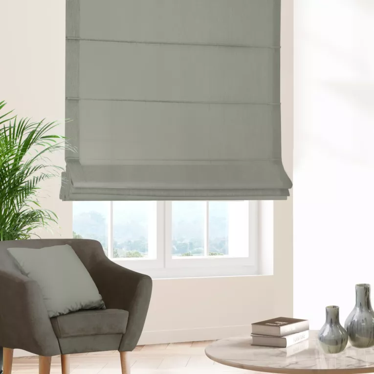 Roleta rzymska szara z tkaniny trudnopalnej, zaciemniającej, typu blackout