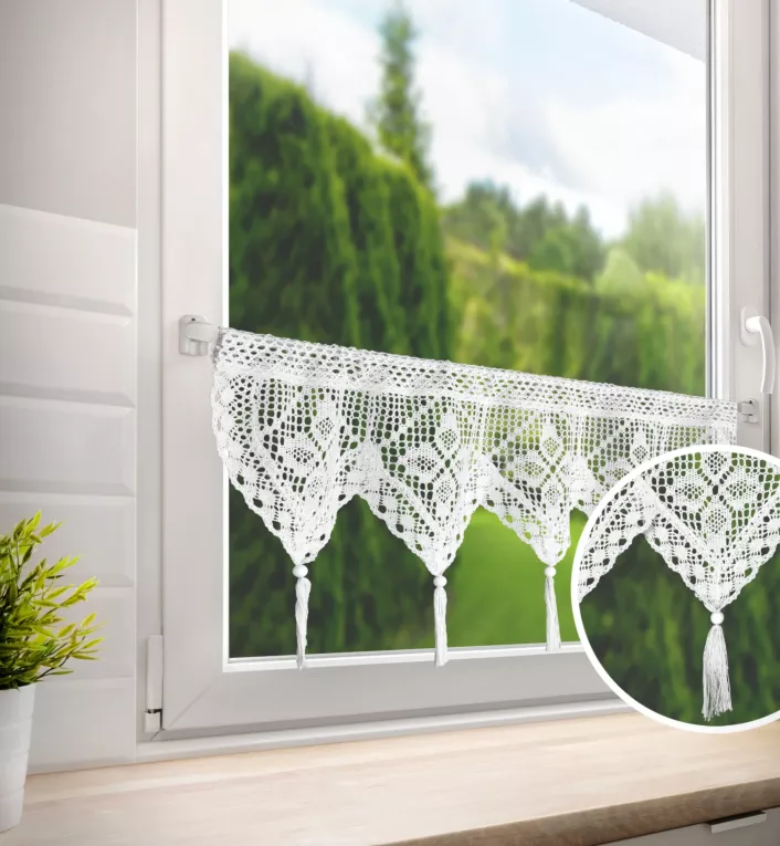 Zazdrostka biała ażurowa w stylu boho i ozdobnymi chwostami 150x30 cm tunel MARTHA