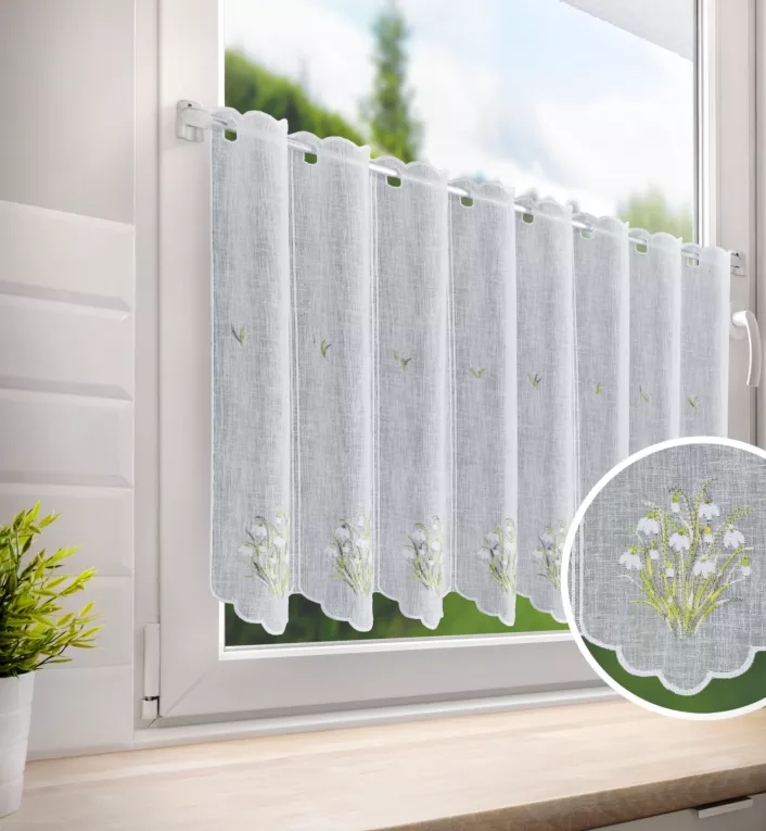 Tkanina firanowa zazdrostka z etaminy zdobiona haftem przebiśniegów