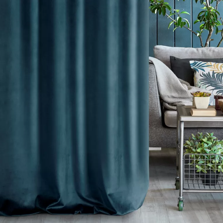 Zasłona szyta na taśmie 5 cm ENYA granatowa z miękkiej półmatowej tkaniny welwetowej