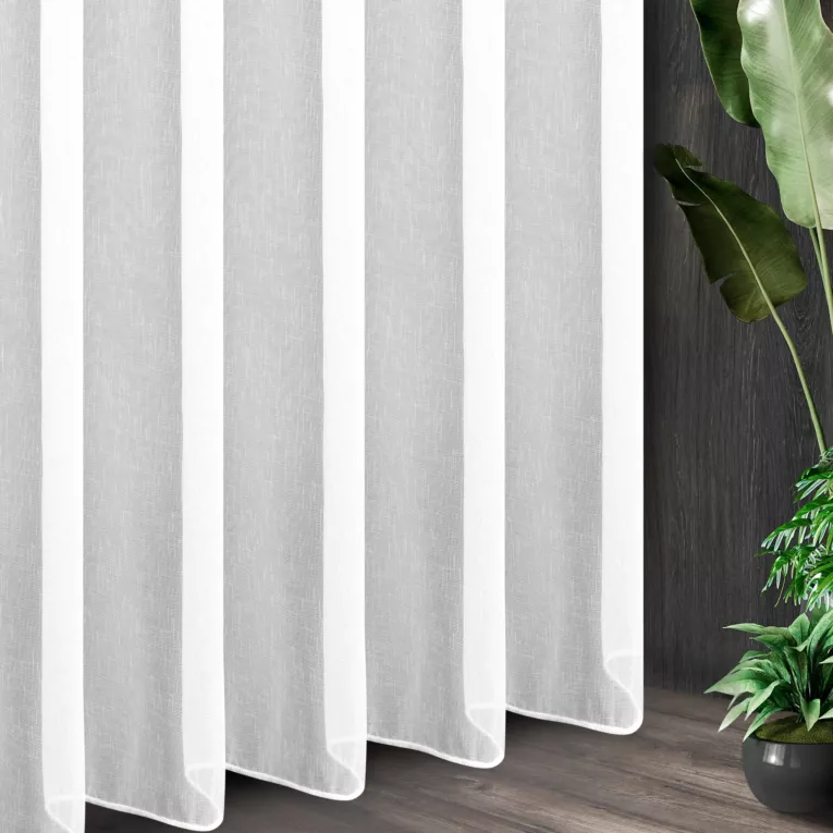 Tkanina firanowa lekka siateczka z deszczykiem zakończona szwem obciążającym