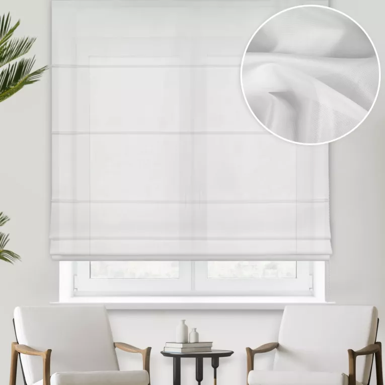Roleta rzymska biała z supermiękkiej tkaniny o perłowym połysku, wykończona obciążnikiem
