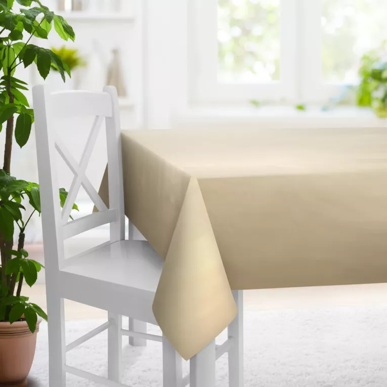 Obrus szyty beżowy z jednokolorowej gładkiej tkaniny