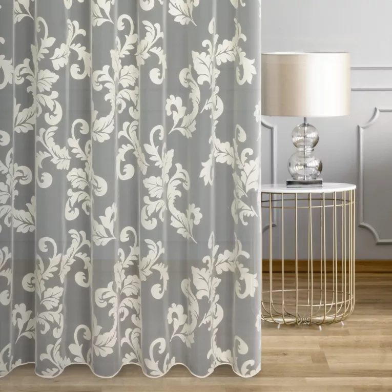 Firana szyta na taśmie 5 cm kremowa z ekskluzywnej tkaniny organtynowej z wzorem roślinnym, wykończona obciążnikiem