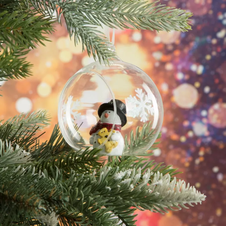 Szklana bombka z otworem zdobiona ręcznie śnieżynkami i uroczym  bałwanem