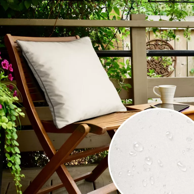 Poszewka na poduszkę 45x45 cm z tkaniny wodoodpornej jasnobeżowa idealna na taras oraz balkon GARDEN