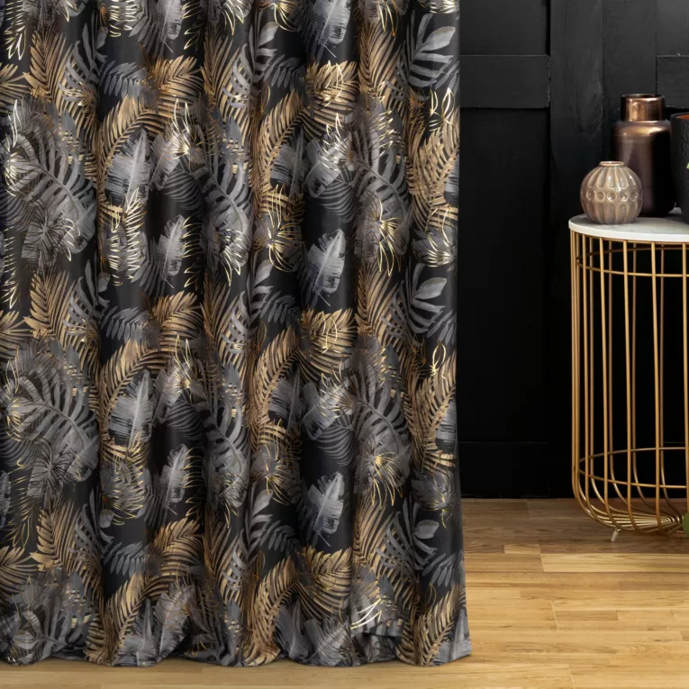 Zasłona szyta na taśmie 5 cm czarno grafitowa miękka, welwetowa, z błyszczącym nadrukowanym motywem botanicznym i złotymi elementami