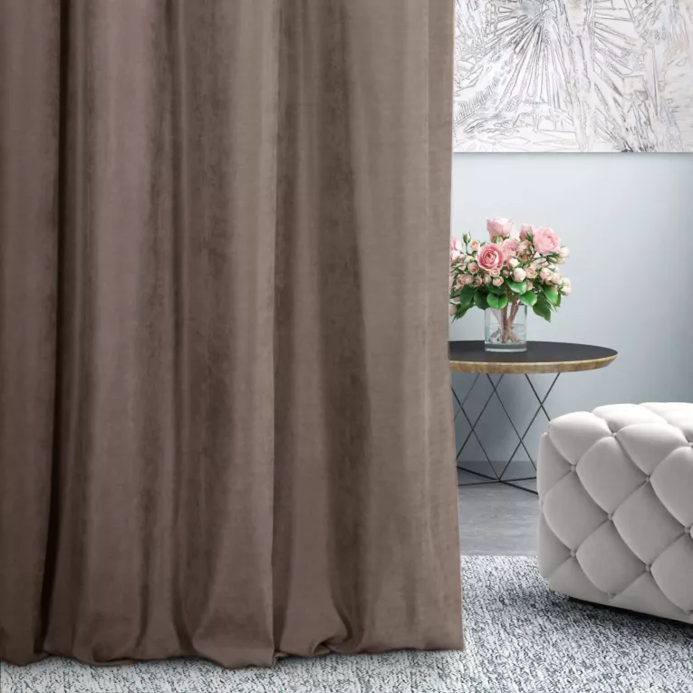 Zasłona szyta na taśmie 5 cm DORA - HIT jasnobrązowa z miękkiej tkaniny o welurowej strukturze