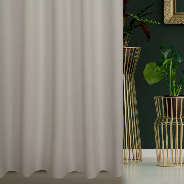 Zasłona szyta na flexach jasnobeżowa z gładkiej tkaniny zaciemniającej typu dimout wykończona obciążnikiem