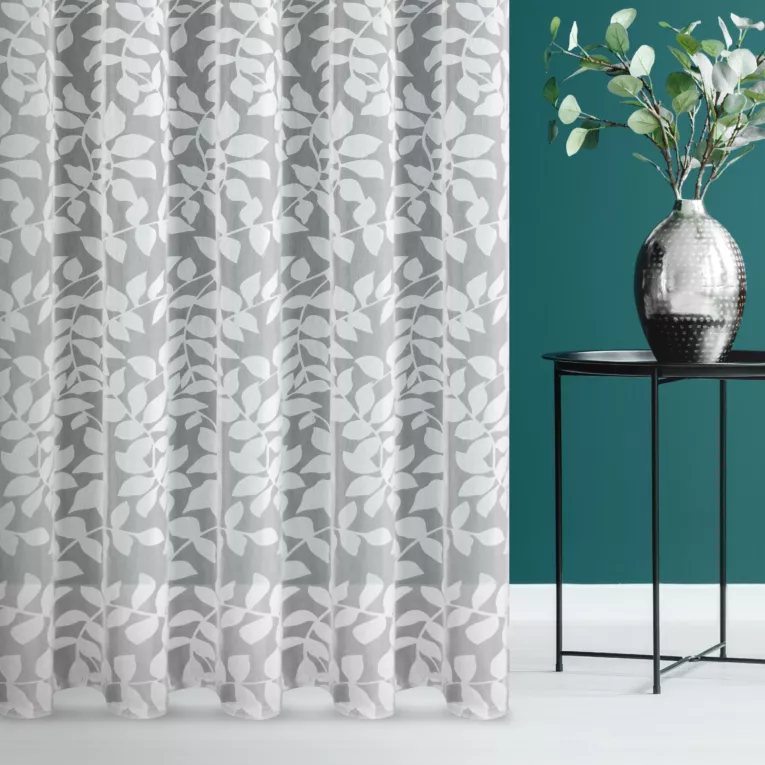 Firana szyta na taśmie 5 cm biała z tkaniny batystowej z motywem botanicznym