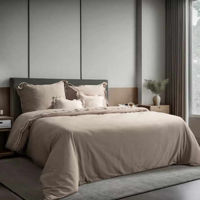 Pościel 220x200 cm z bawełny ranforce kolor beżowy zdobiona tasiemką REINA 38B