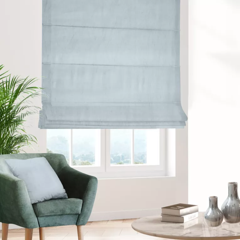 Roleta rzymska błękitna z miękkiej półmatowej tkaniny welwetowej