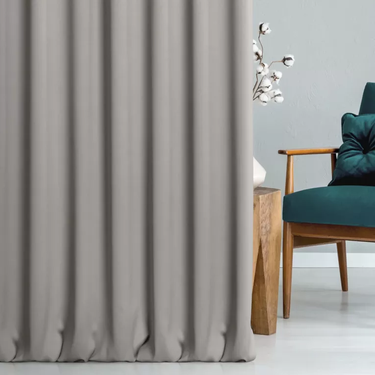 Zasłona szyta na taśmie 5 cm stalowa z gładkiej zaciemniającej tkaniny typu dimout