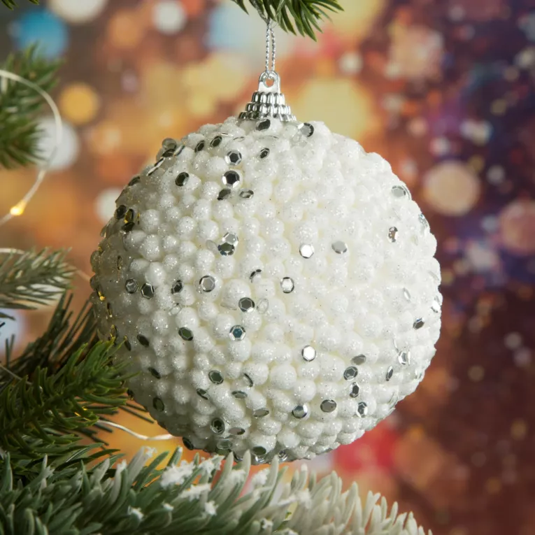 Bombka choinkowa z drobnych kuleczek obsypana lśniącym brokatem i kryształkami