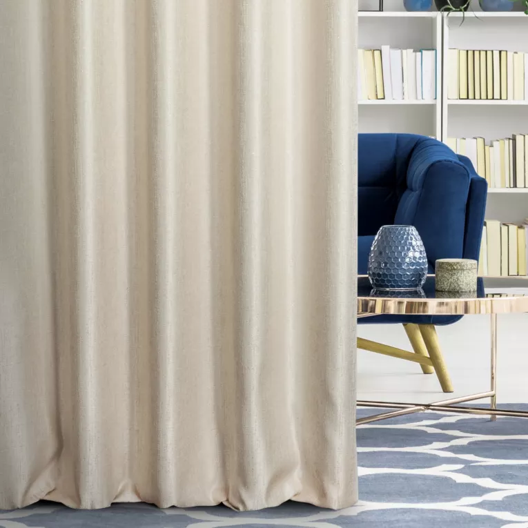 Zasłona szyta na taśmie 5 cm kremowa z tkaniny melanżowej przetykanej błyszczącą nicią