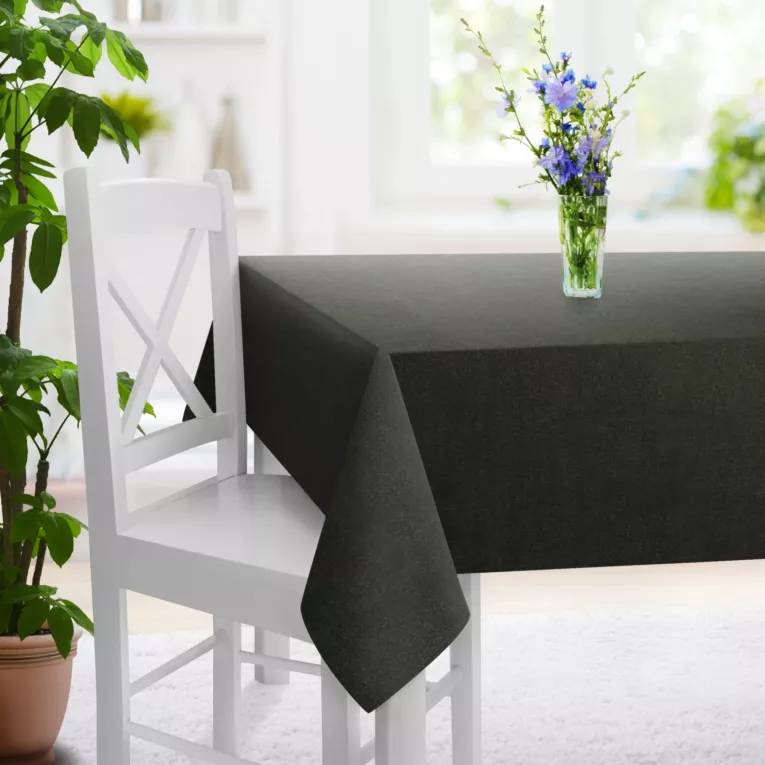 Obrus szyty ciemnooliwkowy z miękkiej w dotyku tkaniny szenilowej