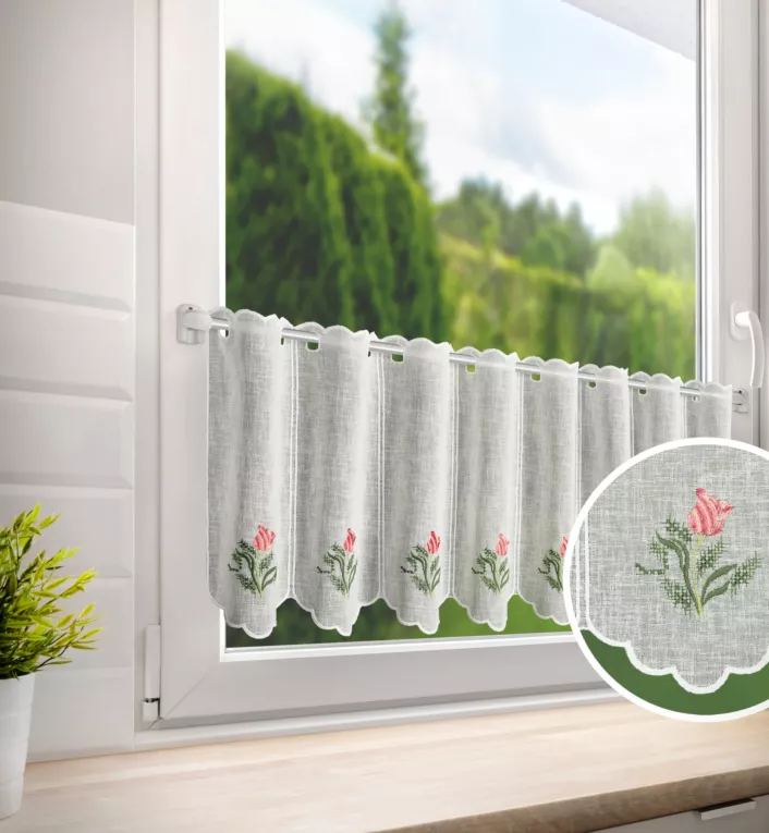 Tkanina firanowa zazdrostka z etaminy zdobiona subtelnym nadrukiem tulipanów