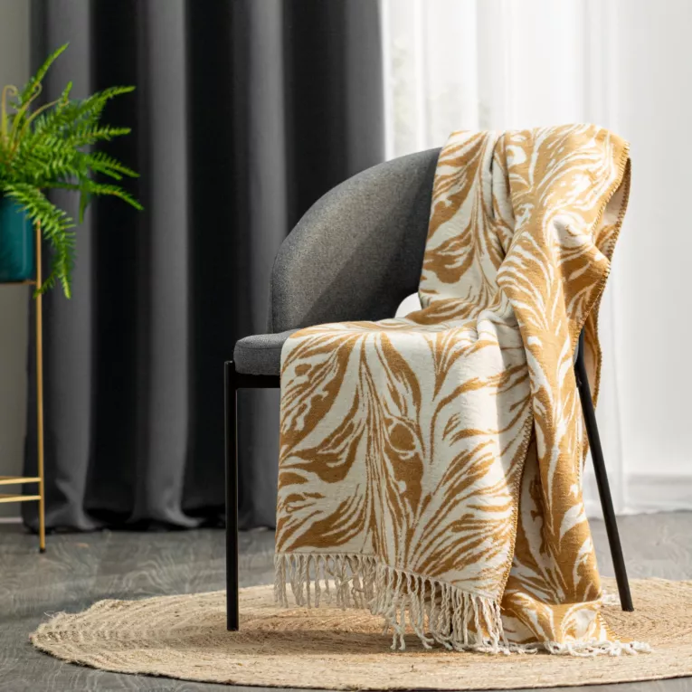 Koc bawełniano-akrylowy 150x200 cm beżowy, jasnokremowy z motywem liści zakończony frędzlami AKRYL 25 Eurofirany Premium