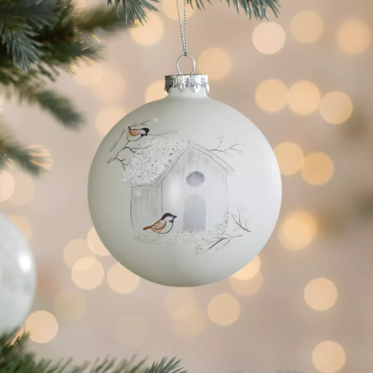 Szklana bombka zdobiona ręcznie malowanym domkiem