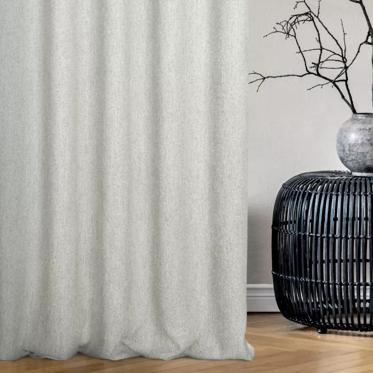 Zasłona szyta na taśmie 5 cm kremowa z tkaniny typu bukla z efektem melanżu