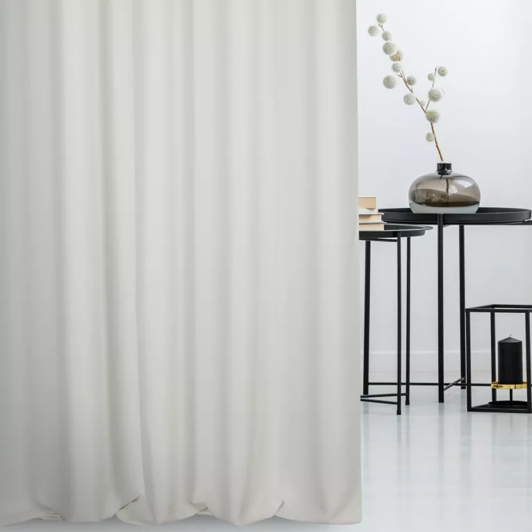 Zasłona szyta na taśmie 5 cm biała z miękkiej tkaniny o naturalnym splocie w stylu ekologicznym