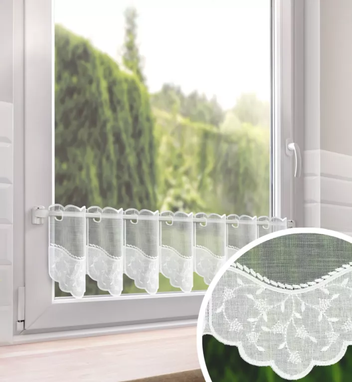 Tkanina firanowa zazdrostka z etaminy zdobiona haftem drobnych liści