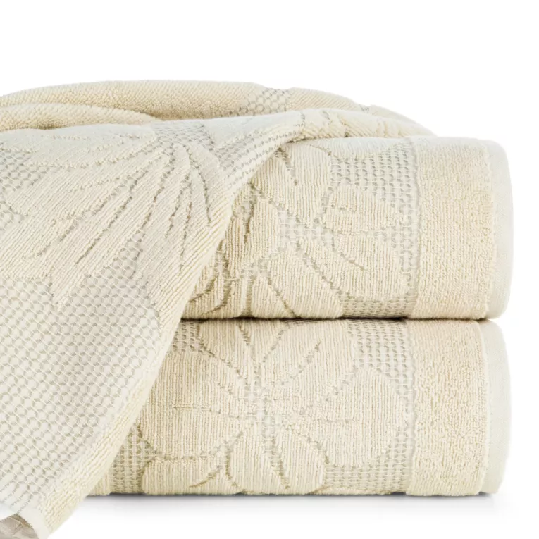 Ręcznik kąpielowy 70x140 cm bawełniany kolor beżowy z wytłaczaną bordiurą w kwiaty 500 g/m2 ROSE