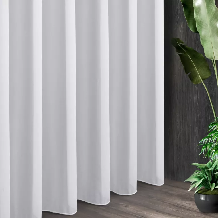 Tkanina firanowa gładka żorżeta zakończona szwem obciążającym z kolekcji Eva Minge