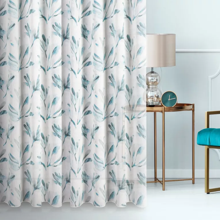 Zasłona szyta na taśmie 5 cm DARREN kremowo turkusowa z półprzezroczystej tkaniny o luźnym splocie drukowanej w roślinny wzór