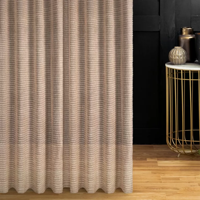 Zasłona szyta na taśmie 5 cm beżowa z tkaniny z aplikacją