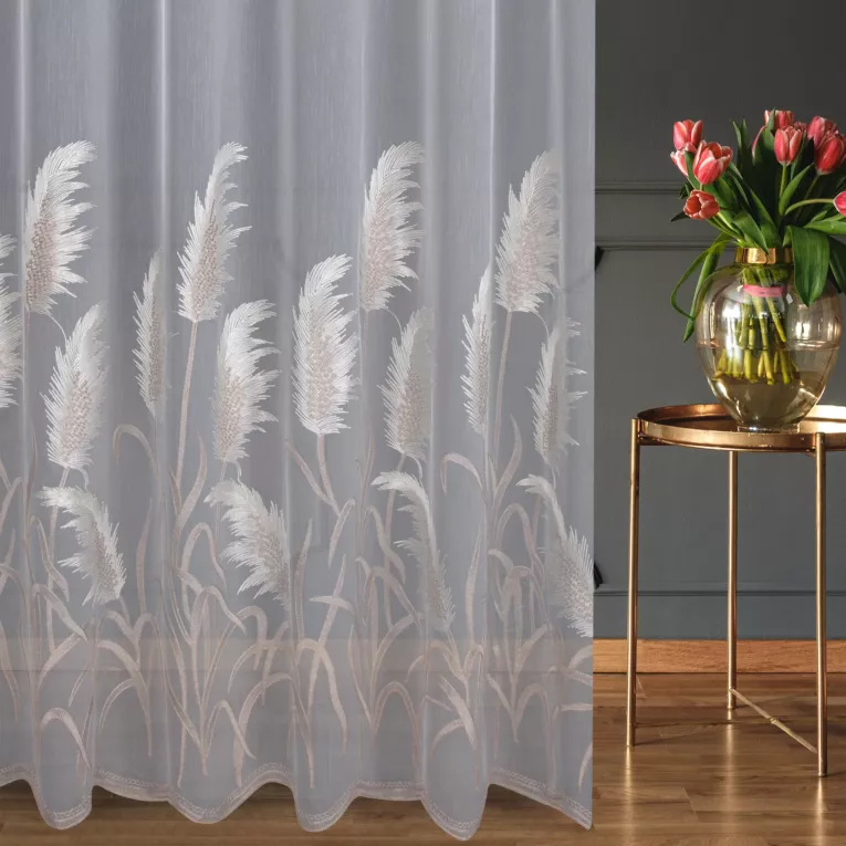 Firana szyta na taśmie 5 cm biało beżowa z tkaniny typu ADEN z efektem delikatnego deszczyku, zdobiona oryginalnym haftem Pierre Cardin