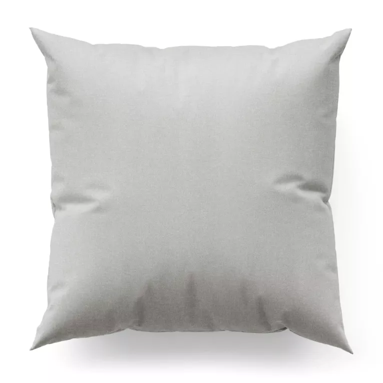 Poszewka szyta srebrna o naturalnym charakterze, z widocznym, ozdobnym splotem
