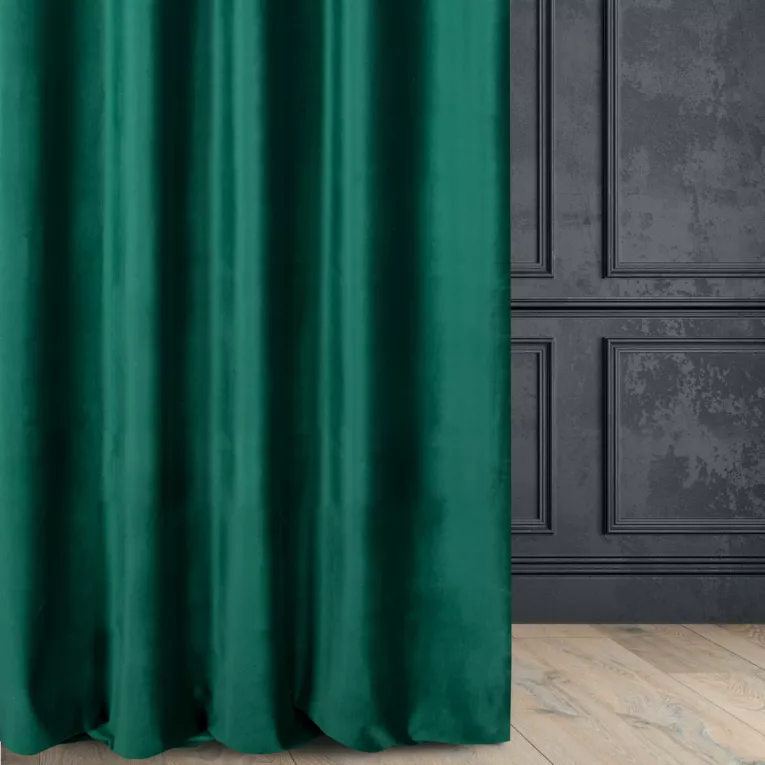 Zasłona szyta na taśmie 5 cm ciemnozielona z miękkiej półmatowej tkaniny welwetowej
