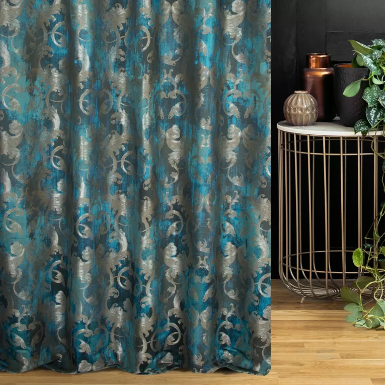 Zasłona szyta na taśmie fala ciemnoturkusowo srebrna z miękkiej tkaniny w elegancki ornamentowy wzór