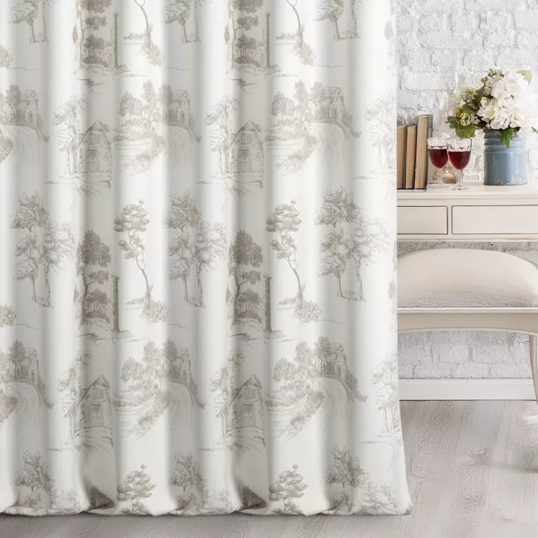 Zasłona szyta na taśmie 5 cm naturalno beżowa z tkaniny z efektem bukli zdobionej fatazyjnym nadrukiem