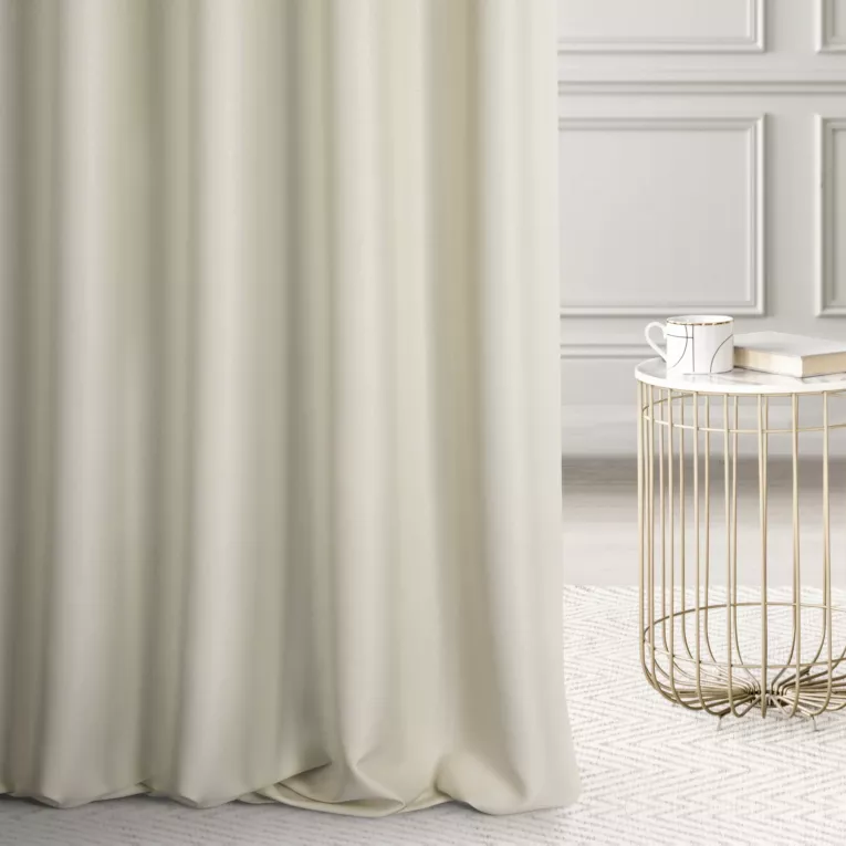 Zasłona szyta na taśmie 5 cm ciemnokremowa z tkaniny z dodatkiem połyskującej nici, z widocznym ozdobnym splotem