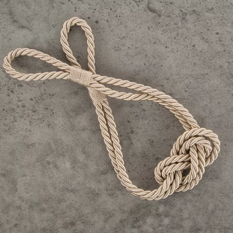 Dekoracyjny sznur do zasłon MOLLY zdobiony węzłem marynarskim