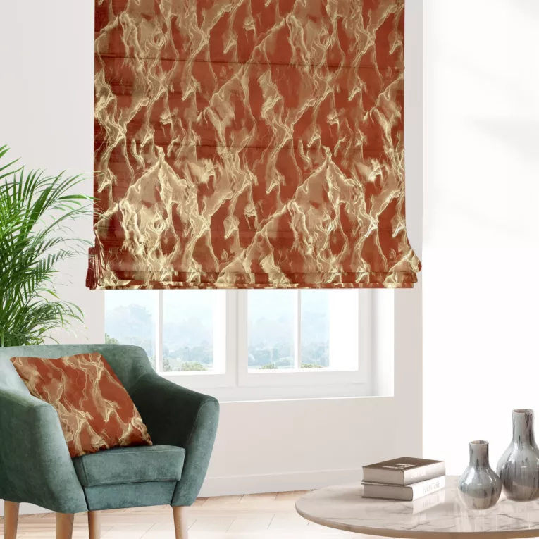Roleta rzymska rudo złocista z tkaniny welwetowej ze złotym marmurkowym nadrukiem