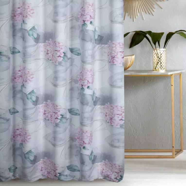 Zasłona szyta na taśmie 5 cm biało pudrowa z miękkiej tkaniny o naturalnym splocie z kwiatowym wzorem