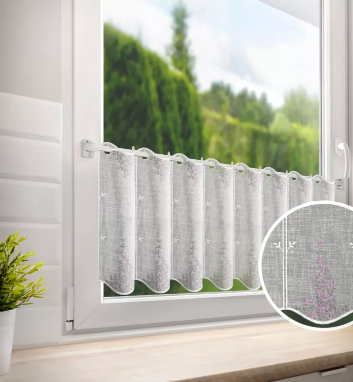 Tkanina firanowa zazdrostka zdobiona subtelnym haftem