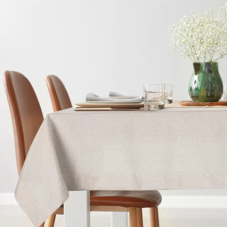 Obrus beżowy 140x260 cm LANA z dodatkiem błyszczącej nici i subtelnej kanty