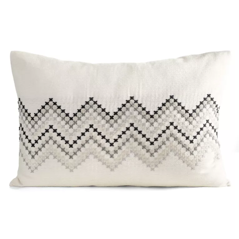 Poszewka na poduszkę 45x70 cm z szenilowej tkaniny z tkanym geometrycznym wzorem VANILA kolekcja SEA SUMMER