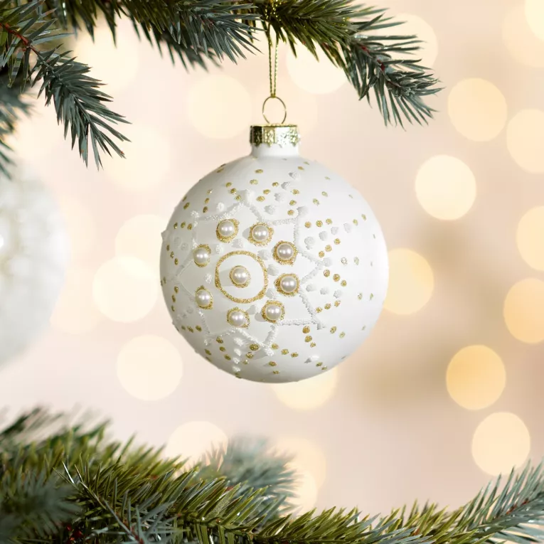 Szklana bombka choinkowa ręcznie zdobiona błyszczącym wzorem