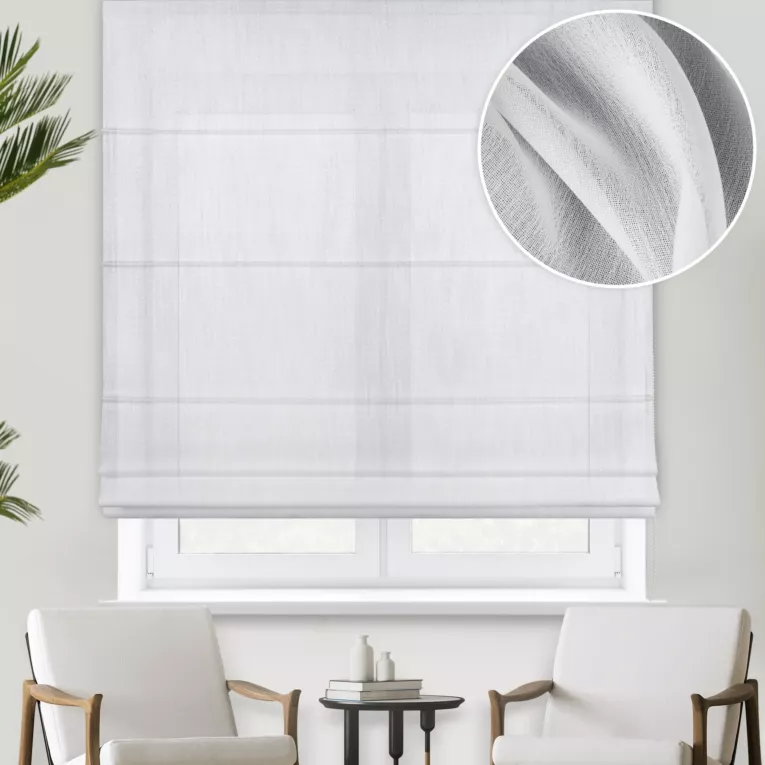 Roleta rzymska biała z gładkiej i delikatnej tkaniny typu KREPA, wykończona obciążnikiem