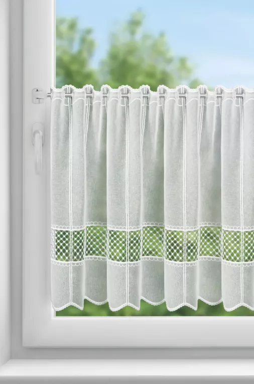 Tkanina firanowa zazdrostka z grubszej etaminy z ażurową aplikacją