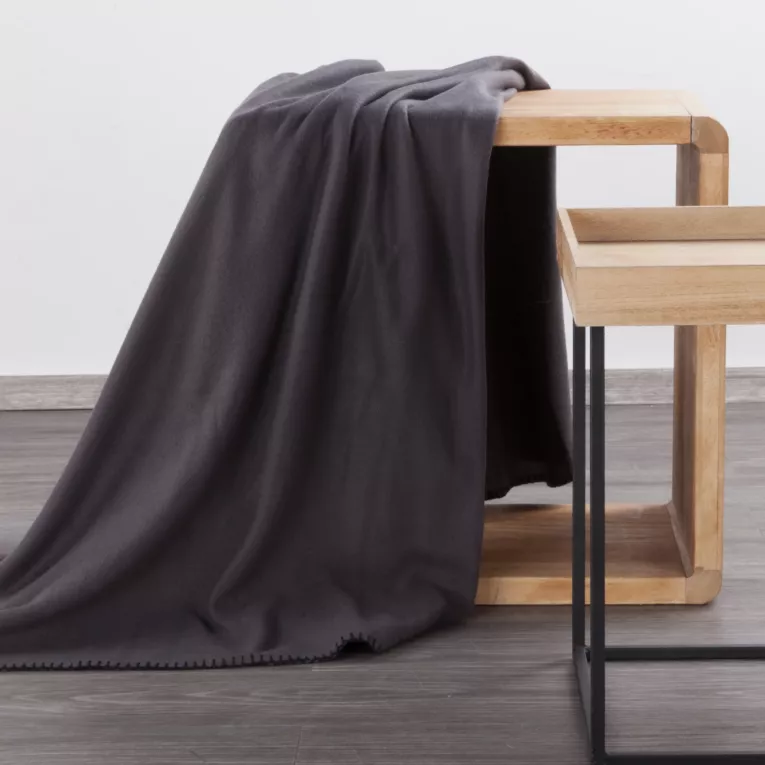 Koc polarowy 150x200 cm stalowy gładki, obszyty grubą nicią POLAR Design 91